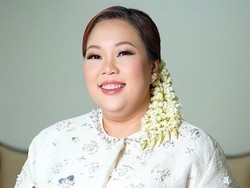 Dinikahi Kiai Lora Mamak, 7 Potret Riasan Inaya Wahid Silaturahmi dengan Keluarga Suami