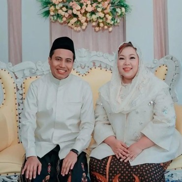 Profesi Suami Inayah Wahid yang Punya Gelar Kehormatan