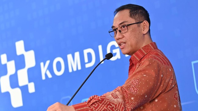 Direktur Jenderal Pengawasan Ruang Digital Kementerian Komunikasi dan Digital (Kemkomdigi) Alexander Sabar menyampaikan keterangan kepada wartawan di Kantor Kemkomdigi, Jakarta, Selasa (7/4/2026). Pada keterangananya Kemkomdigi telah melakukan pemeri