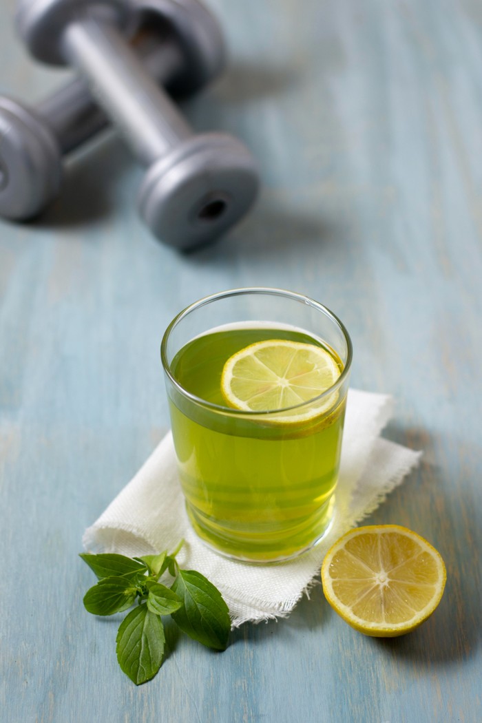 Manfaat rutin minum teh hijau campur lemon setiap pagi