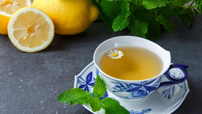 Rutin Minum Teh Hijau Campur Lemon Setiap Pagi, Ini 4 Manfaatnya untuk Tubuh!