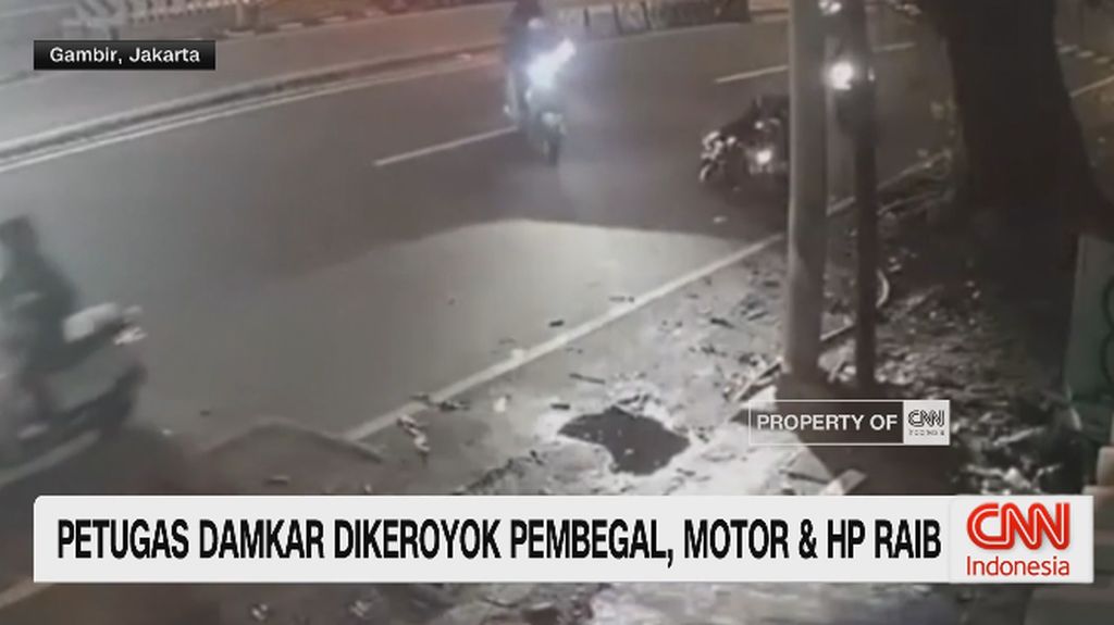 VIDEO: Petugas Damkar Dikeroyok Pembegal, Motor Dan HP Raib