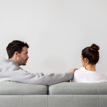 3 Ciri Kepribadian Orang yang Selalu Mengalah dalam Hubungan