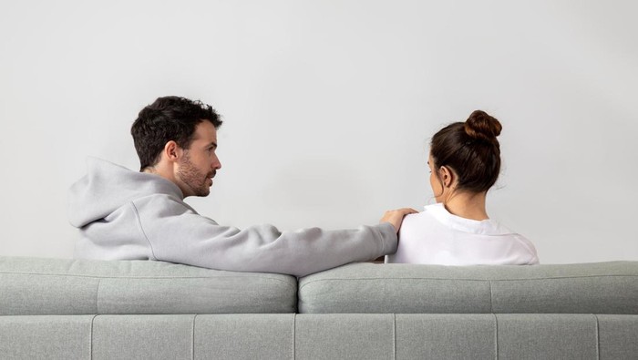 3 Ciri Kepribadian Orang yang Selalu Mengalah dalam Hubungan