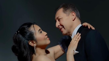 Gosip Terkini Selebriti Insertlive : Potret Prewedding Ayah Jennifer Coppen, Nikah yang ke-4 Kali