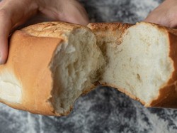6 Bahaya Makan Roti Berjamur, Bagaimana Kalau Tak Sengaja Tertelan?