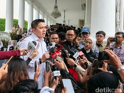 Video: Jawaban Seskab Teddy soal Isu Potong Gaji Menteri