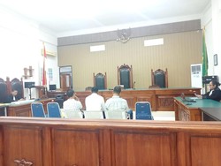 3 Terdakwa Proyek Irigasi Wae Kaca Dituntut 17 Bulan Penjara