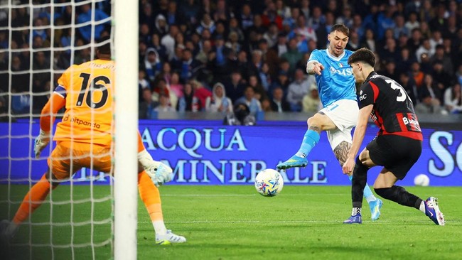 Kalah dari Napoli, Selasa (7/4) dini hari, berarti Rossoneri tertinggal jauh dari Inter Milan dalam perburuan gelar liga Italia.