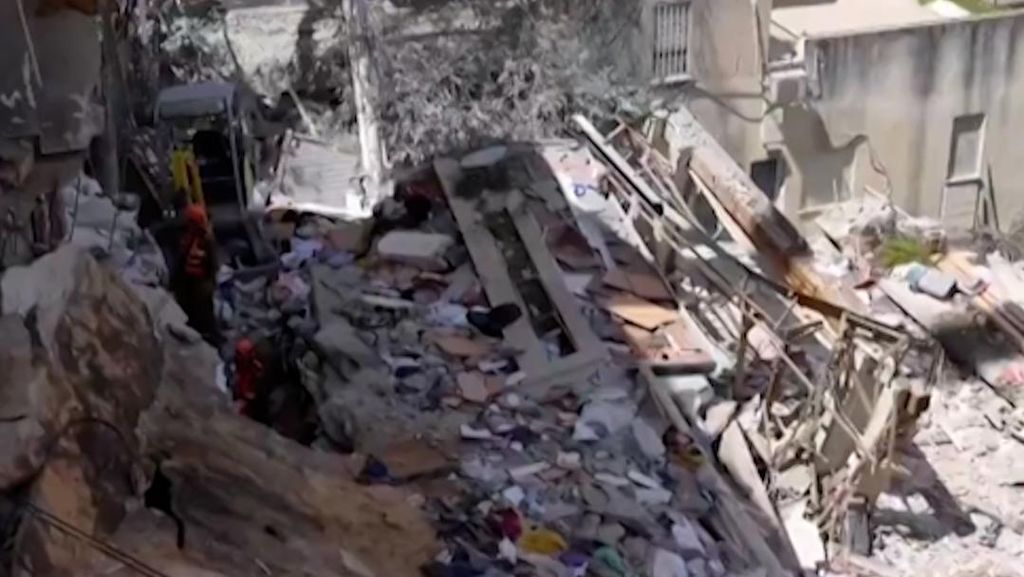 Penampakan Serangan Rudal Iran di Haifa Israel, 4 Orang Tewas