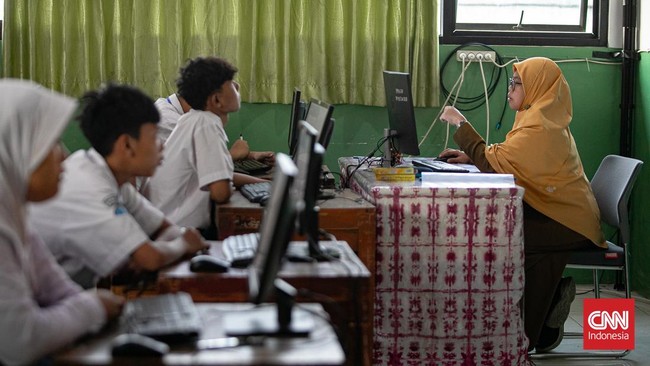 Kemendikdasmen mencatat 13 pelanggaran selama Tes Kemampuan Akademik SMP, mayoritas dilakukan oleh pengawas.