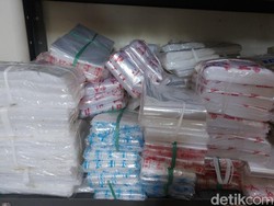 Cara Pedagang Batagor di Cirebon Akali Kenaikan Harga Plastik