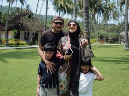 5 Potret Tampan Air Rumi Putra Irish Bella, Dekat dengan Ayah Sambung