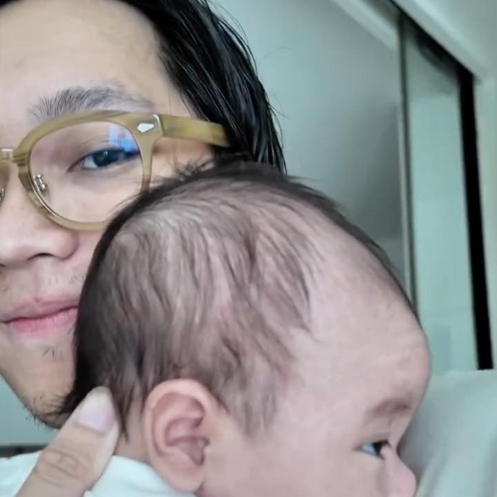 <p>Brandon pun mengaku masih terus belajar mengurus anak. "Newborn itu enggak dads kalau kalian tahu hacks ini," tulisnya.&nbsp; Foto: Instagram @brandonsalim</p>