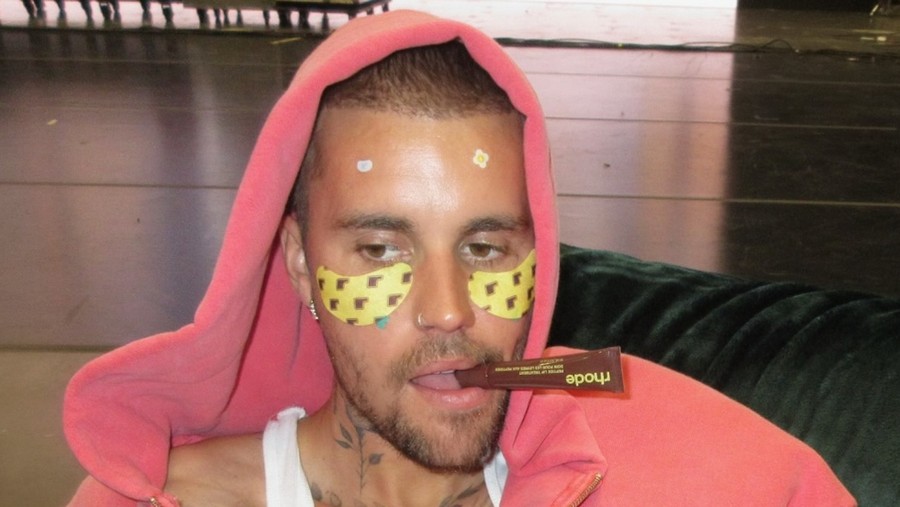 Hailey Bieber dan Justin Bieber Rilis Pimple Patch&period;