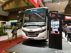 Video Hino Rilis Bus Buat Medan Berat!