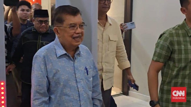 Jusuf Kalla mendatangi Gedung Bareskrim Polri untuk melaporkan dugaan penyebaran hoaks yang diduga dilakukan oleh Rismon Sianipar dan sejumlah akun YouTube.