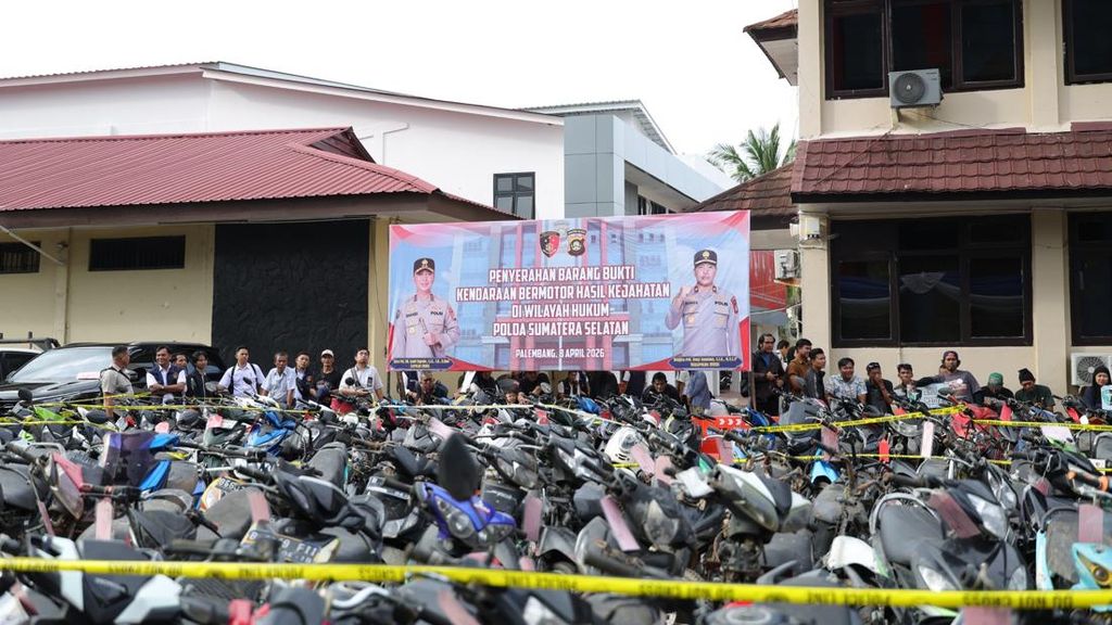 Kapolda Sumsel Kembalikan Ratusan Kendaraan Hasil Curian ke Korban