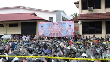 Kapolda Sumsel Kembalikan Ratusan Kendaraan Hasil Curian ke Korban