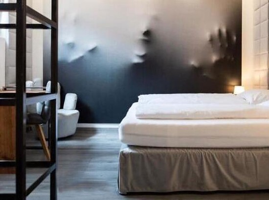 Kasur Cepat Lembap dan Bau? Bisa Jadi Karena Masih Taruh Langsung di Lantai, Saatnya Pakai Dipan!