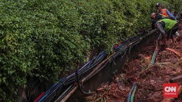 FOTO: Pelebaran Pedestrian Rasuna Said Usai Tiang Monorel Dibongkar