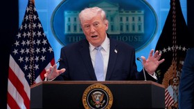 Trump Siaga Senjata AS di Iran, Siap Bombardir jika Gencatan Gagal