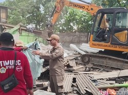 Diduga Jadi Penyebab Banjir, 43 Bangunan Liar di Driyorejo Gresik Dibongkar