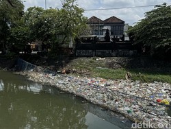 Warga Denpasar Makin Banyak Buang Sampah ke Tukad Badung