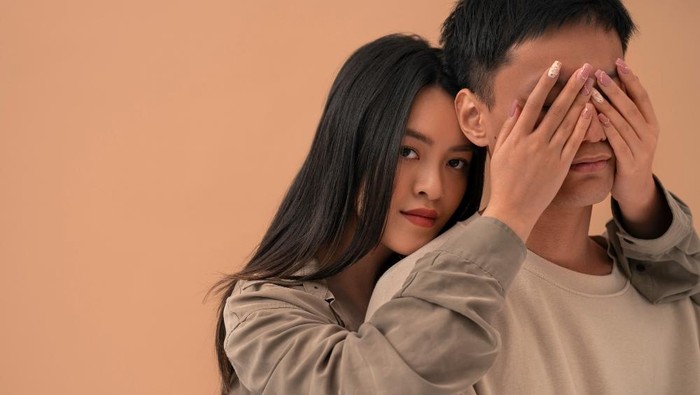 5 Ciri Kepribadian Orang yang Sulit Terbuka dalam Hubungan