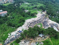 DLH Kabupaten Bogor Segel Tempat Pembuangan Sampah Ilegal di Klapanunggal