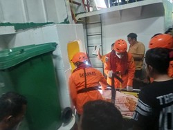 Penumpang KMP Sembilang Meninggal Usai Dievakuasi Tim SAR di Perairan Karas