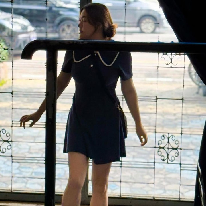 <p>Meski kini sudah terlihat ramping, Vicky ternyata masih memiliki target berat badan di kisaran 59&ndash;60 kg, Bunda. "Target BB idealku di 59-60 kg.. nah cuma badanku tuh besar atas jadi pinggang, kaki pasti kecil duluan dibanding badan atas dan pipi," kata Vicky. (Foto: Instagram @vickyshu)</p>