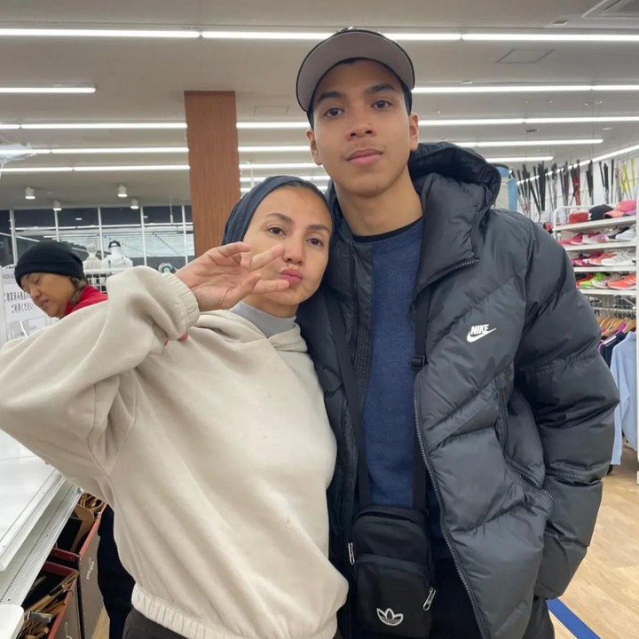 <p>Kehidupan putra Wanda Hamidah ini memang jarang tersorot oleh publik. Meski begitu, Alfath kini telah tumbuh semakin tampan dan kerap disebut-sebut <em>good looking</em> oleh para netizen. (Foto: Instagram @wandahamidahbsa)</p>