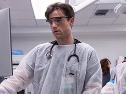 Tangis Haru Aktor Patrick Ball, Lunasi Utang Kuliah Rp 1,2 M Berkat The Pitt