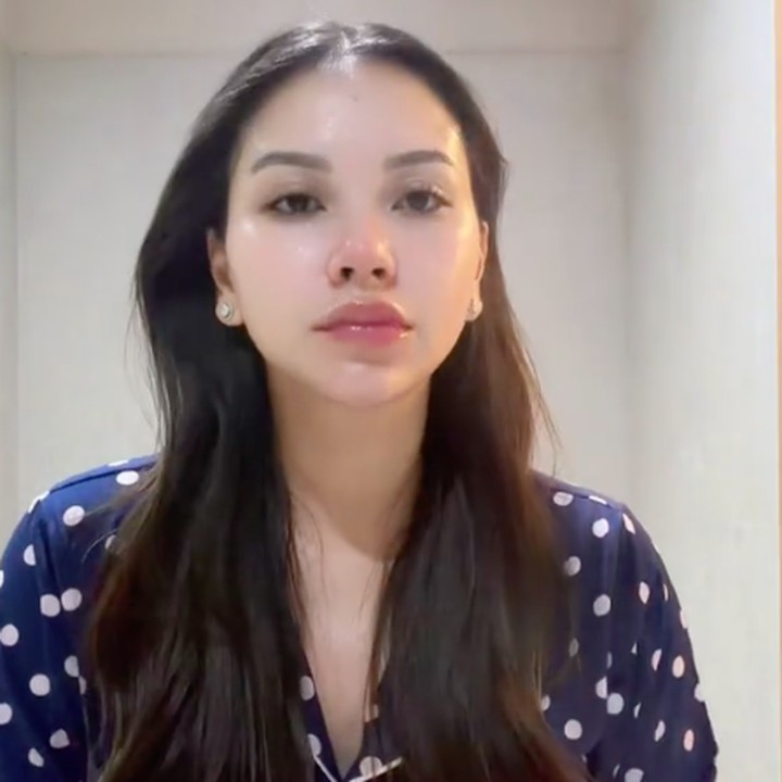 <p>Artis Alyssa Daguise selalu tampil <em>glowing</em> di sepanjang kehamilan pertamanya. Banyak netizen memuji paras cantik Alyssa yang memancarkan <em>pregnancy glow</em> di kehamilan pertamanya ini, Bunda. Nah baru-baru ini, Alyssa membagikan rahasia <em>skincare routine</em>-nya di kehamilan pertama yang sudah memasuki 8 bulan. (Foto: TikTok @alyssadag1)</p>