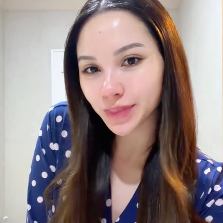 <p>Video <em>Get Ready With Me</em> untuk <em>skincare routine</em> dari Alyssa ini banyak menuai komentar positif dari netizen. Banyak di antaranya memuji penampilan Alyssa yang <em>glowing</em> selama kehamilan. "<em>Glowingnya</em> sampe perut," tulis akun @ra***. "<em>The real glowing</em> sebadan badan nya," ungkap @bo***. "<em>Glowingnya</em> rata ya bun," kata akun @on***. (Foto: TikTok @alyssadag1)</p>