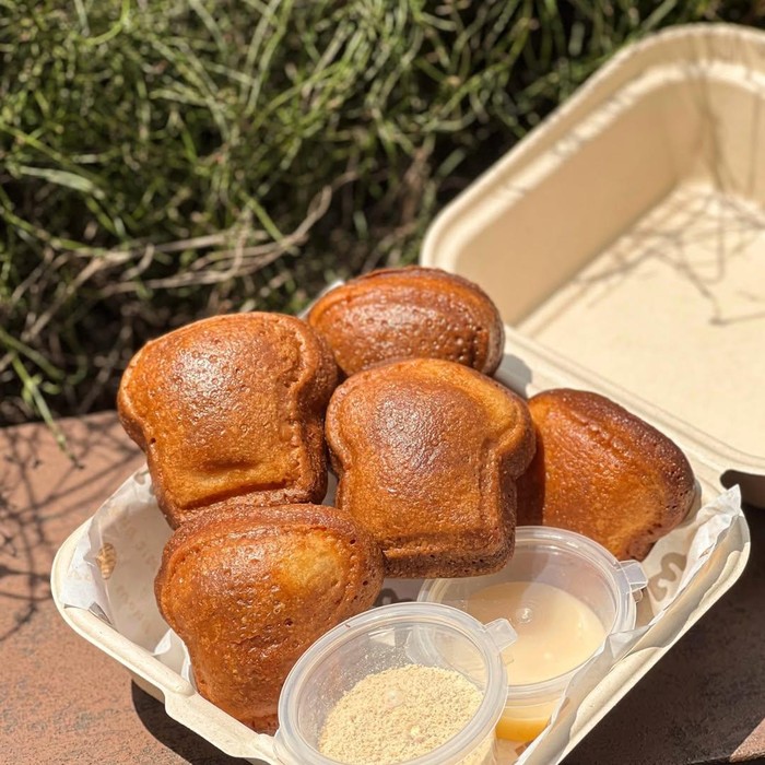 Kamu bisa mencoba butter tteok yang lagi viral salah satunya dari Mongsim