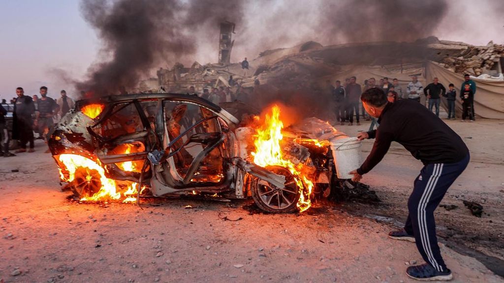 FOTO: Drone Israel Serang Mobil Jurnalis Al Jazeera di Gaza