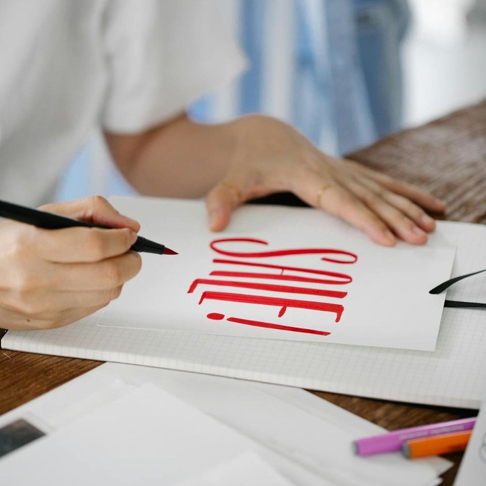 Hand lettering bisa menjadi salah satu hobi untuk kamu coba di waktu luang