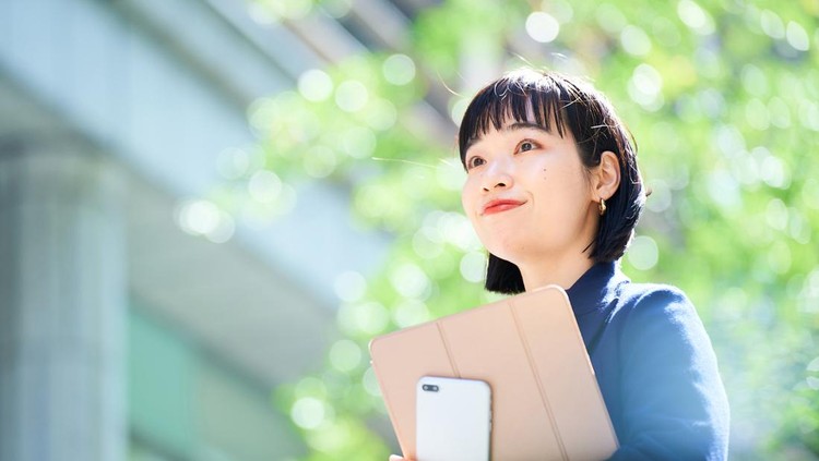 Portrait of a young smiling woman outdoors