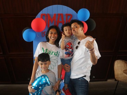 5 Potret Kamal Rasyid 'Duo Bahlul' & Keluarga, Si Penyiar Radio yang Kocak