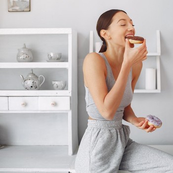 Tanpa Sadar, 3 Kebiasaan Harian Ini Bisa Bikin Gula Darah Kamu Naik