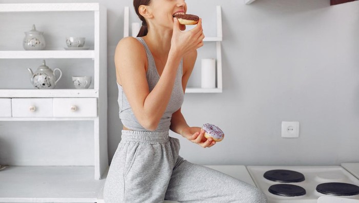 Tanpa Sadar, 3 Kebiasaan Harian Ini Bisa Bikin Gula Darah Kamu Naik