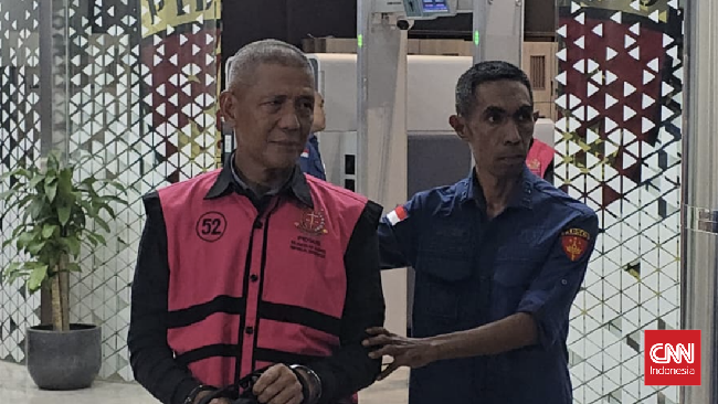 Kejagung menetapkan tujuh tersangka dalam kasus korupsi pengadaan minyak mentah Pertamina 2015-2018, termasuk buron Riza Chalid.