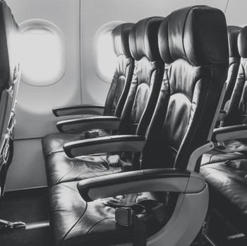Mau Penerbangan Nyaman? Hindari Nomor Kursi Pesawat Ini Menurut Pakar!