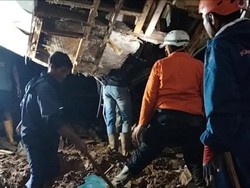 Longsor di Sumedang, 2 Rumah Hancur-Satu Warga Tertimbun