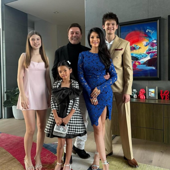 <p>Chef selebriti Farah Quinn baru saja merayakan ulang tahunnya yang ke-46 pada 8 April 2026. Momen spesial ini ia rayakan bersama suami bule, Charles Jost, dan ketiga anak mereka di Amerika Serikat. (Foto: Instagram @farahquinnofficial)</p>