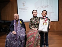 Jago Piano-Wayang, Bocil 7 Tahun Rama Abhipraya Raih Penghargaan MURI