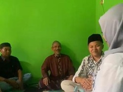 Tampang Meyakinkan Rey Saat Akad Nikah Sejenis di Kota Malang