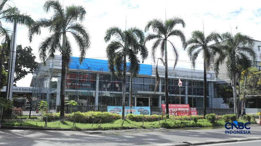 Persaingan industri otomotif nan semakin keras di pasar Indonesia, salah satu diler PT Honda Prospcet Motor (HPM) kudu menutup gerai mereka di area Pondok Pinang, Kebayoran Lama, Jakarta Selatan, Kamis (9/4/2026). (CNBC Indonesia/Tri Susilo)